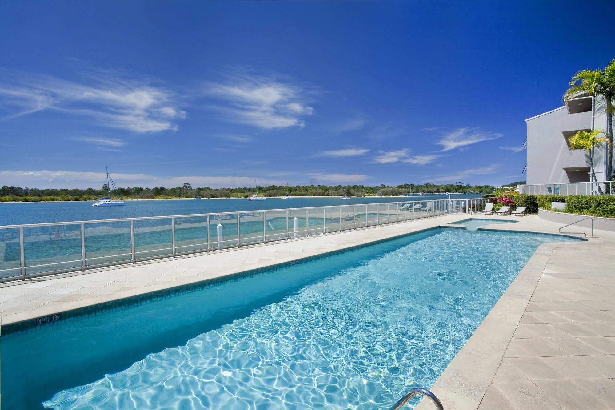 Shores Aparthotel
