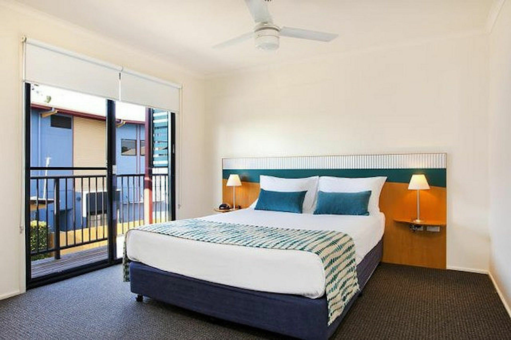 Noosa Lakes 3*