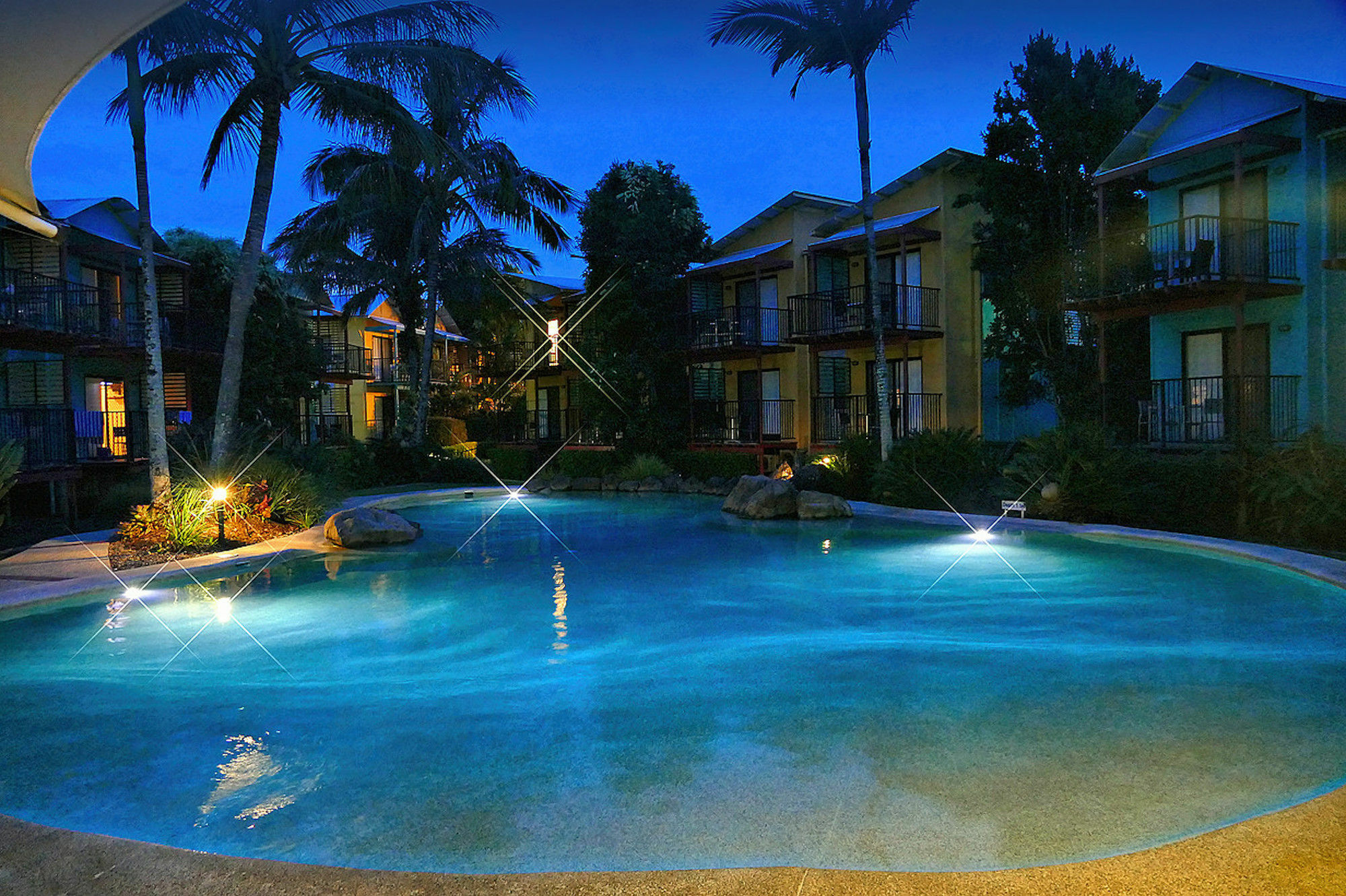 Noosa Lakes 3*