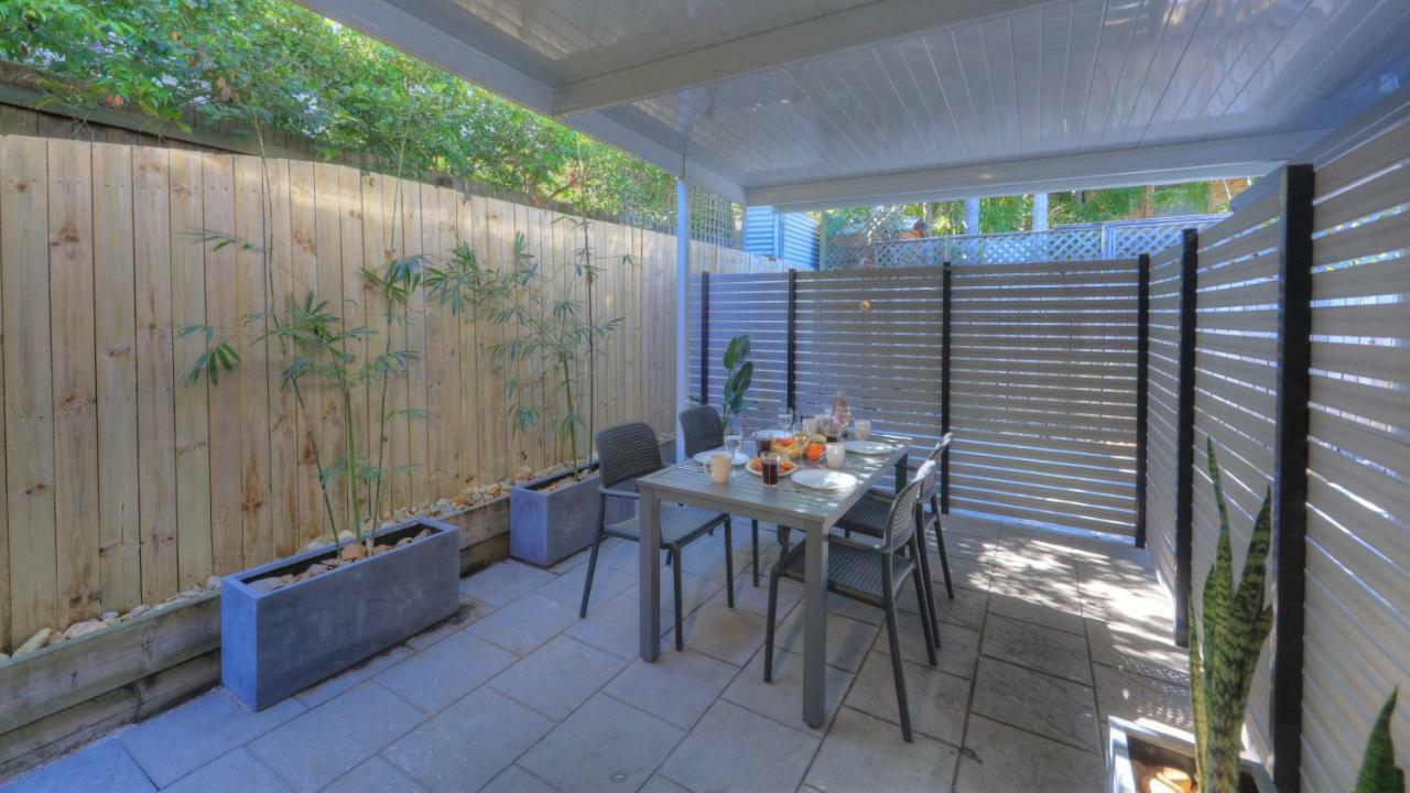 Junction Apartment *