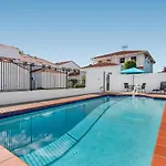 Villa Aqua