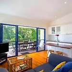 Kookaburra Lodge 4 Little Cove Road 8