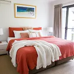 Tropical Getaway In 2 Bedroom Unit In 4 Star Resort
