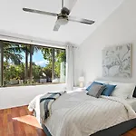 Stylish Townhouse, Private Courtyard Walk To Beach