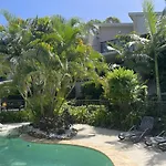 Cockleshell10 7 Tropical Apartment With Pool Area