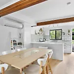 Stylish Townhouse, Private Courtyard Walk To Beach