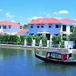 Villa Aqua