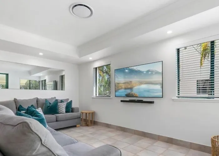 Howard 11-7 Noosa River At Your Doorstep