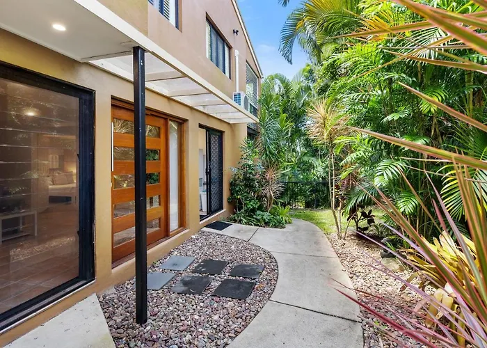 Corona St Secluded Sunshine Beach Duplex With Private Pool