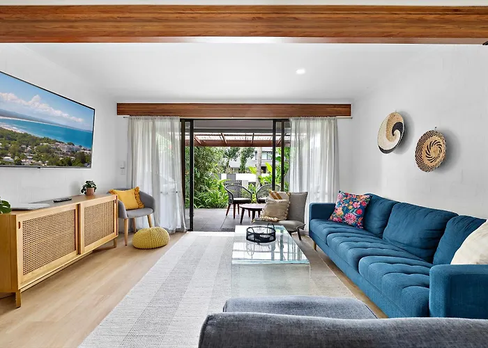 Stylish Townhouse, Private Courtyard Walk To Beach