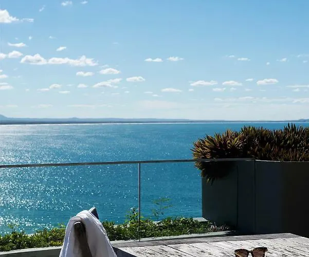 Hastings Park: Luxury Penthouse, Private Pool & Views