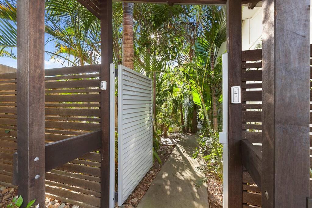 Hidden Oasis - Relaxing Getaway - Private Guest Pool Sunshine Beach