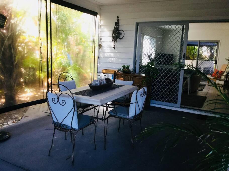 Hidden Oasis - Relaxing Getaway - Private Guest Pool Sunshine Beach