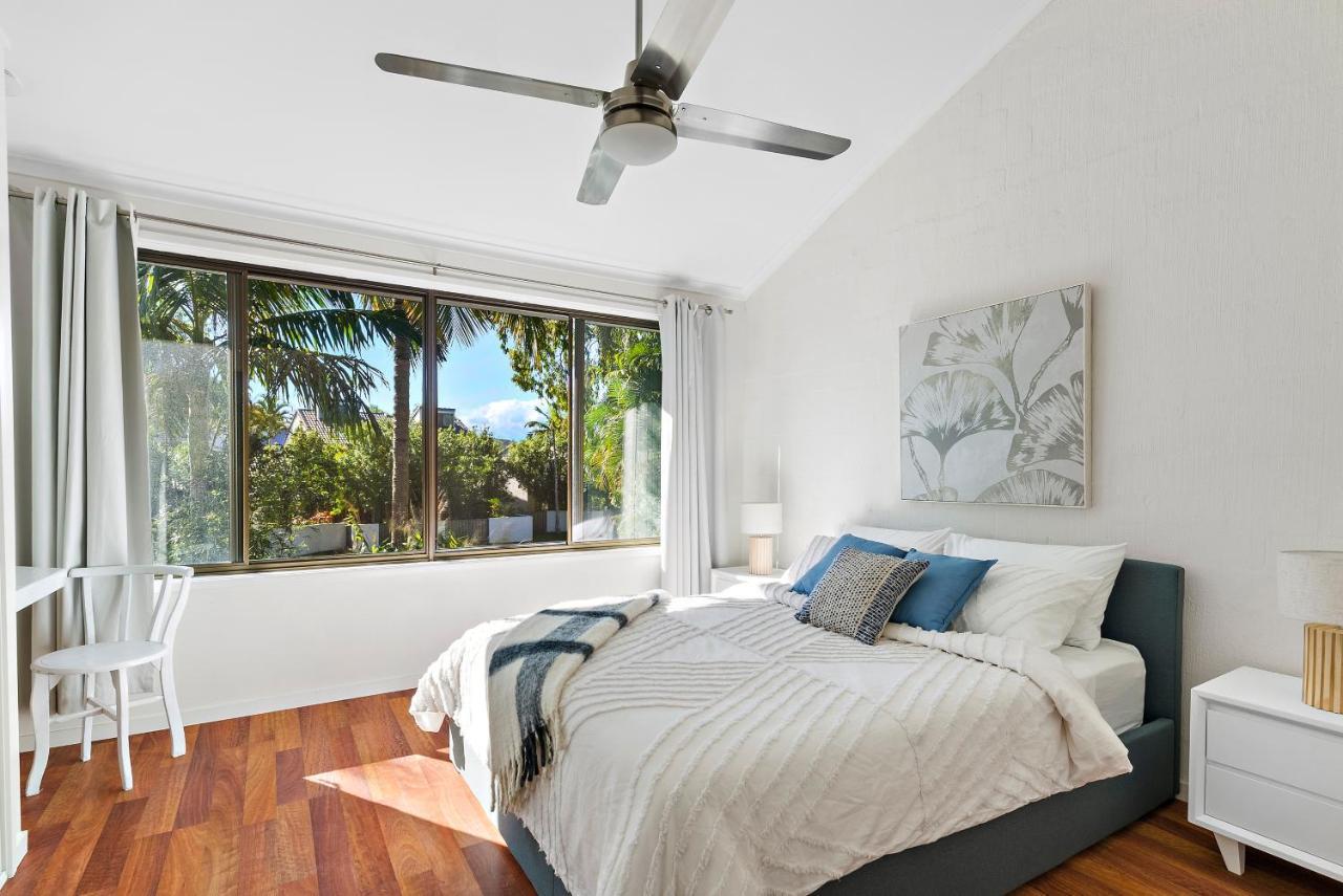 Stylish Townhouse, Private Courtyard Walk To Apartment