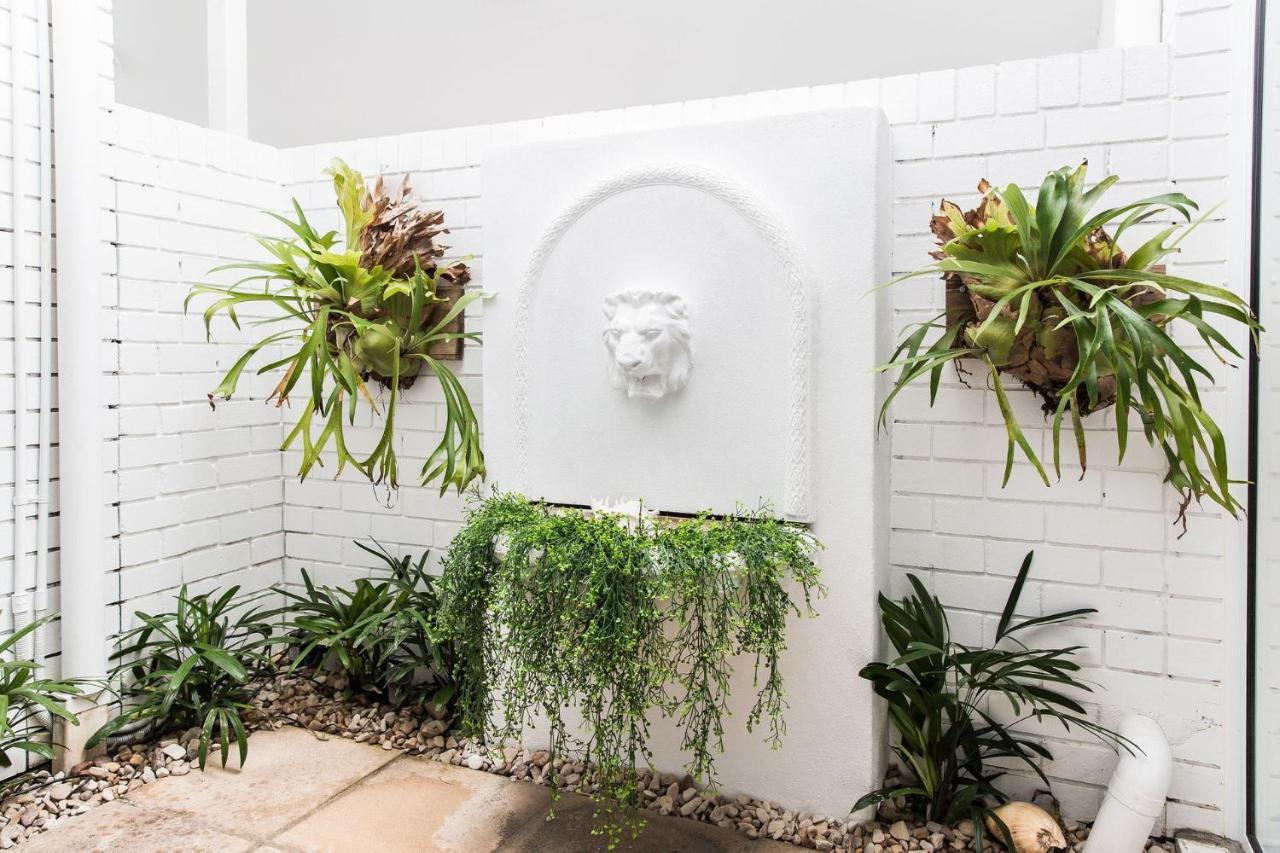 One Marola Is Stylish Privacy In Paradise