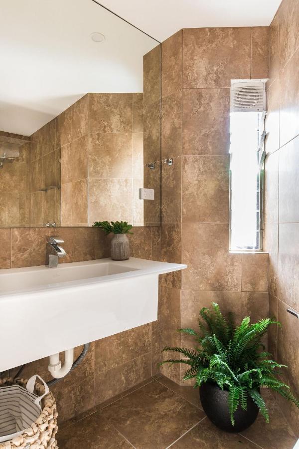 The Retreat Offers Pool And River Views * Noosa Heads
