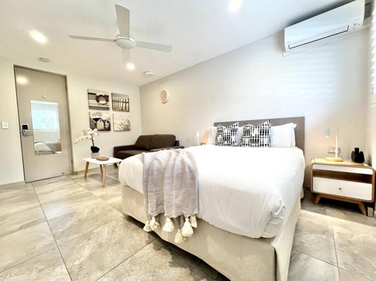 6stu Hastings Street * Noosa Heads
