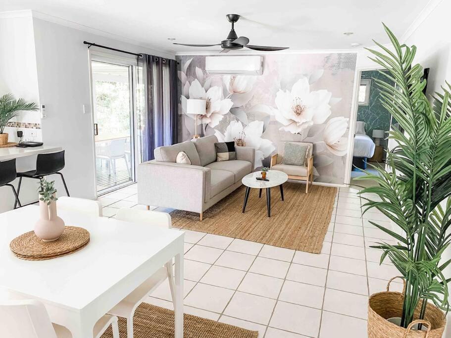Perfect Noosa Pad With Pool Holiday home Noosaville