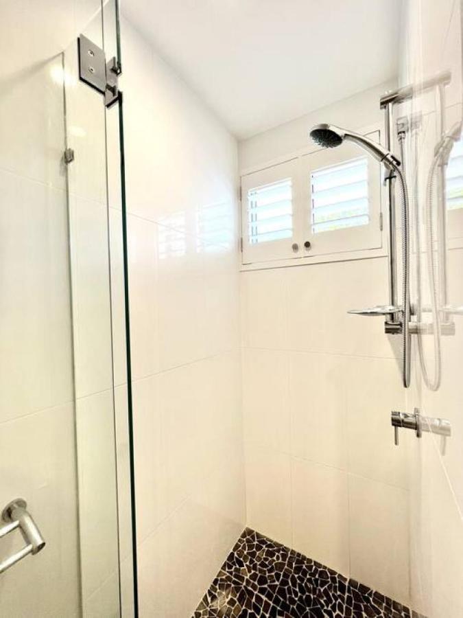 6stu Hastings Street * Noosa Heads