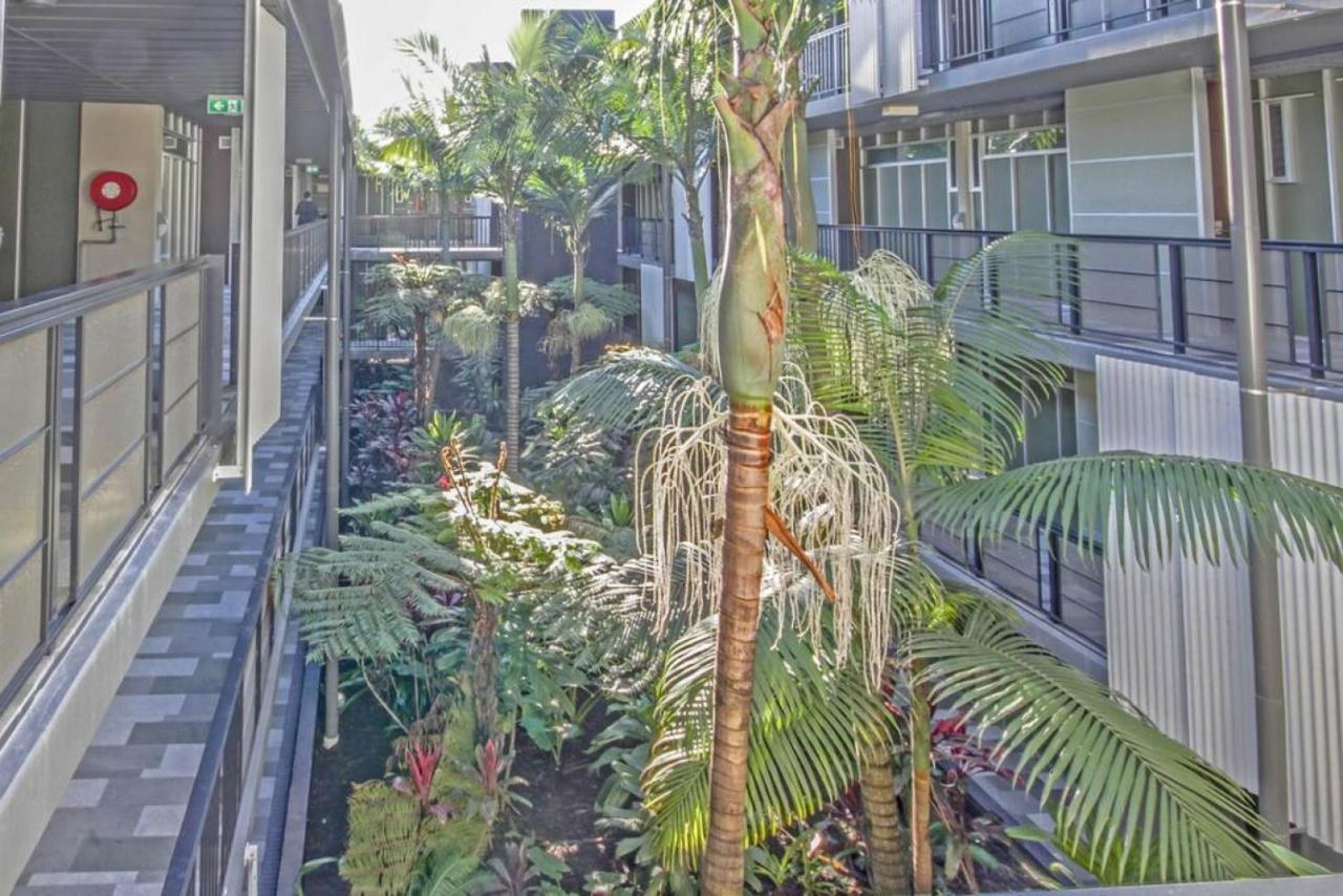 7407 Gorgeous Rainforest Outlook Apartment