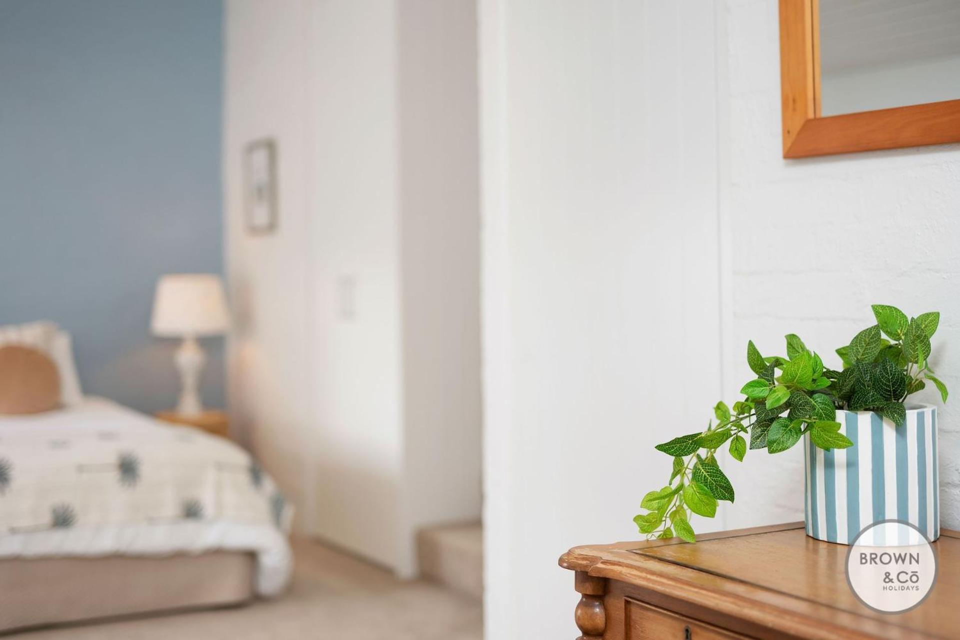 Alice Bayona 7 - Little Cove Apartment
