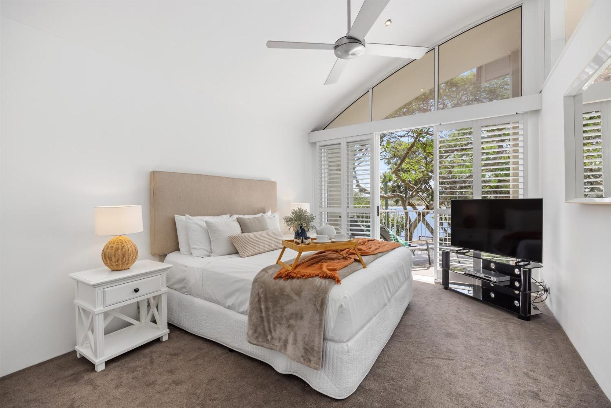 Noosa Outrigger