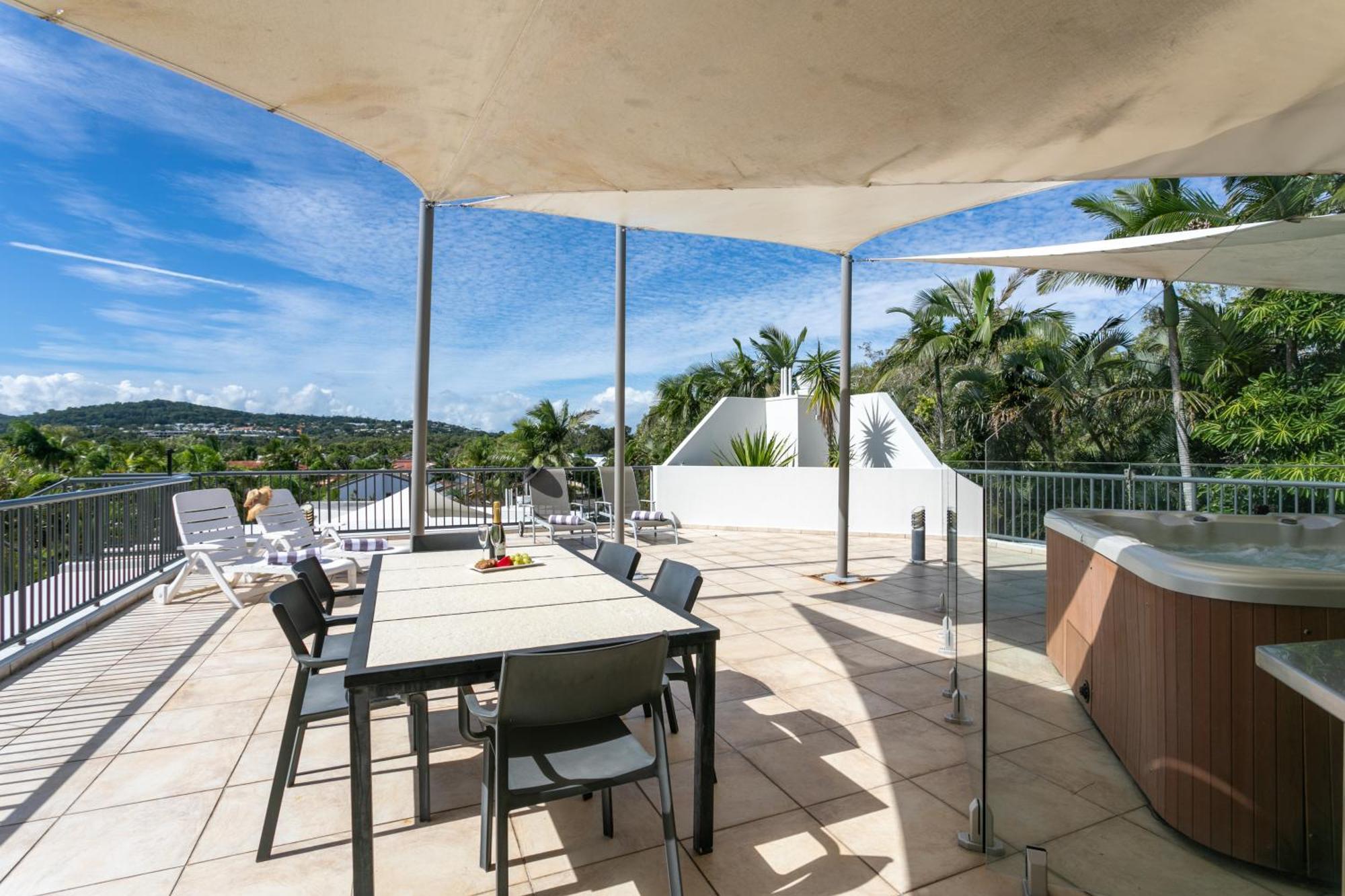 Noosa Tropicana