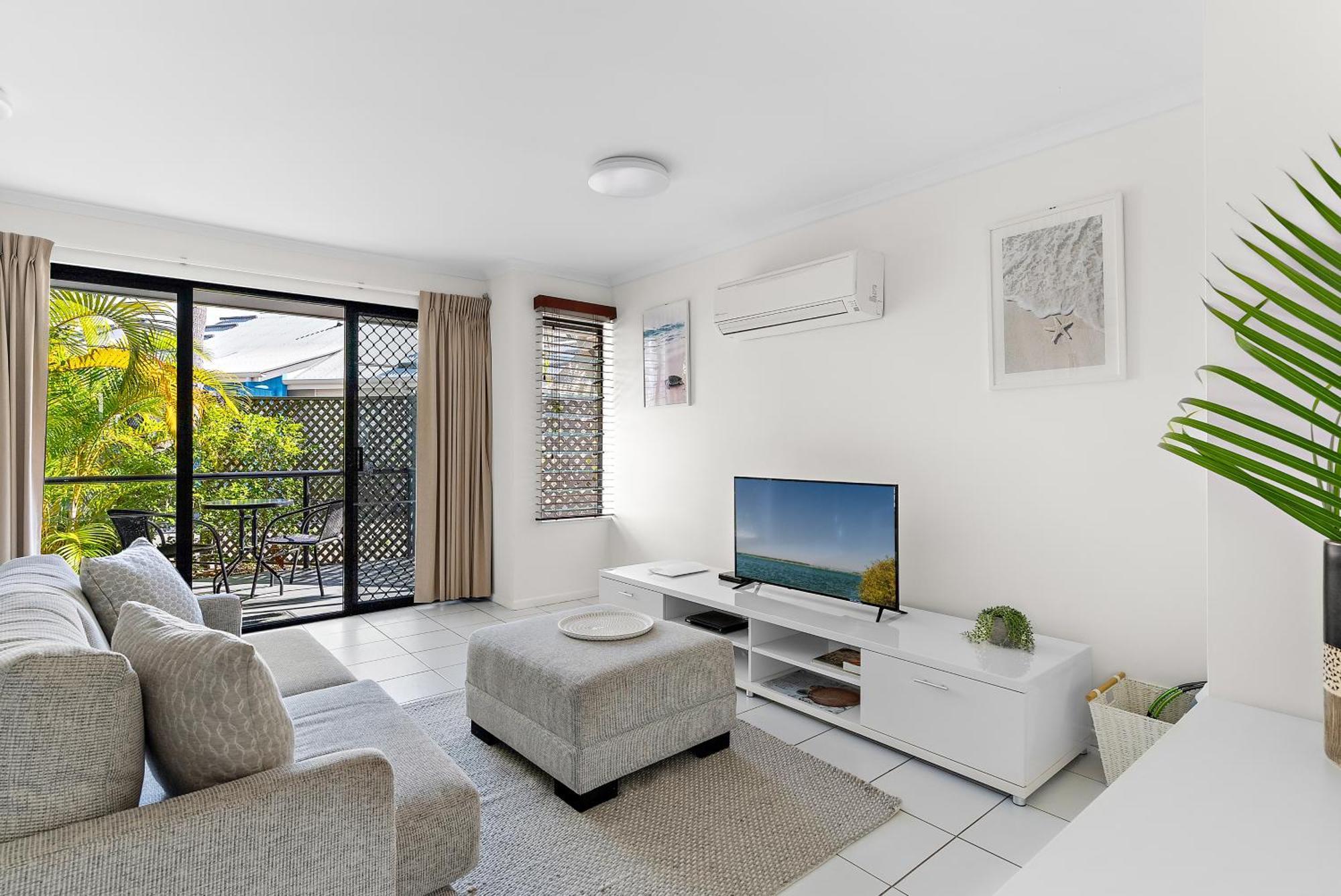 Apartment 1 Bedroom Ground Level Unit In *