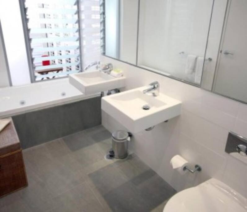 With Stunning Views Unlimited Wifi Apartment Noosa Heads