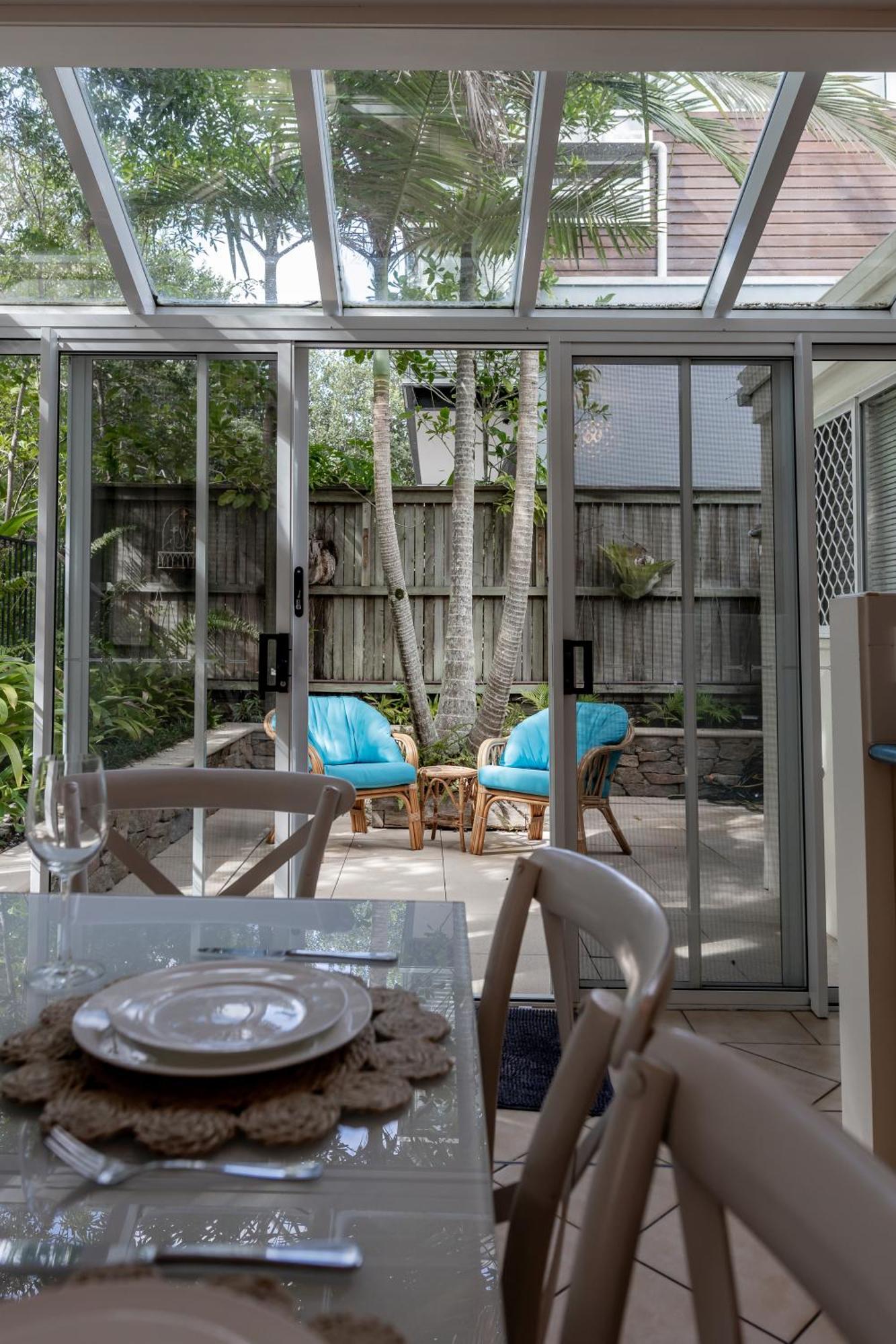 Cute Little Cove Gem…walking Distance To Beach! Noosa Heads