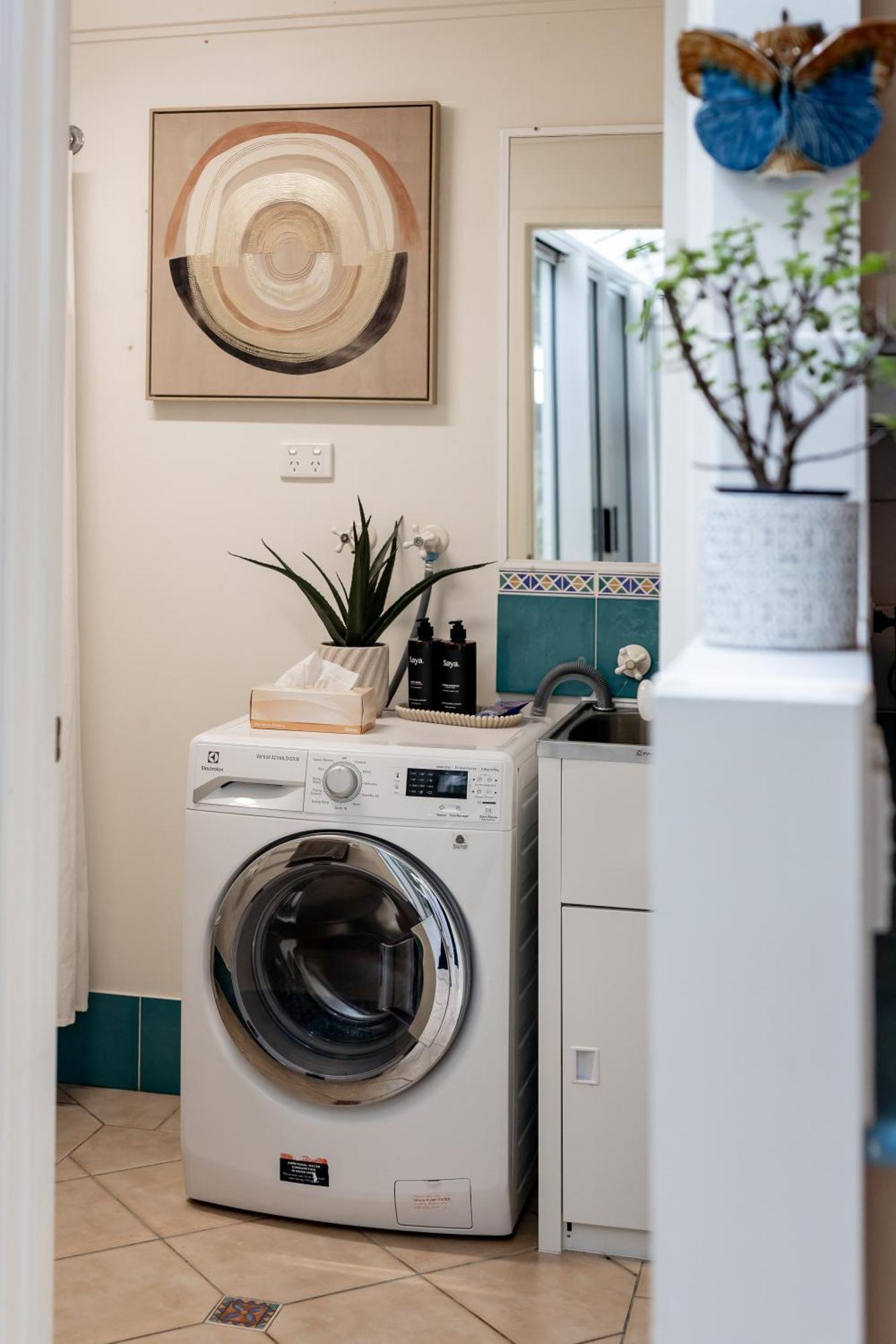 Cute Little Cove Gem…walking Distance To Beach! * Noosa Heads