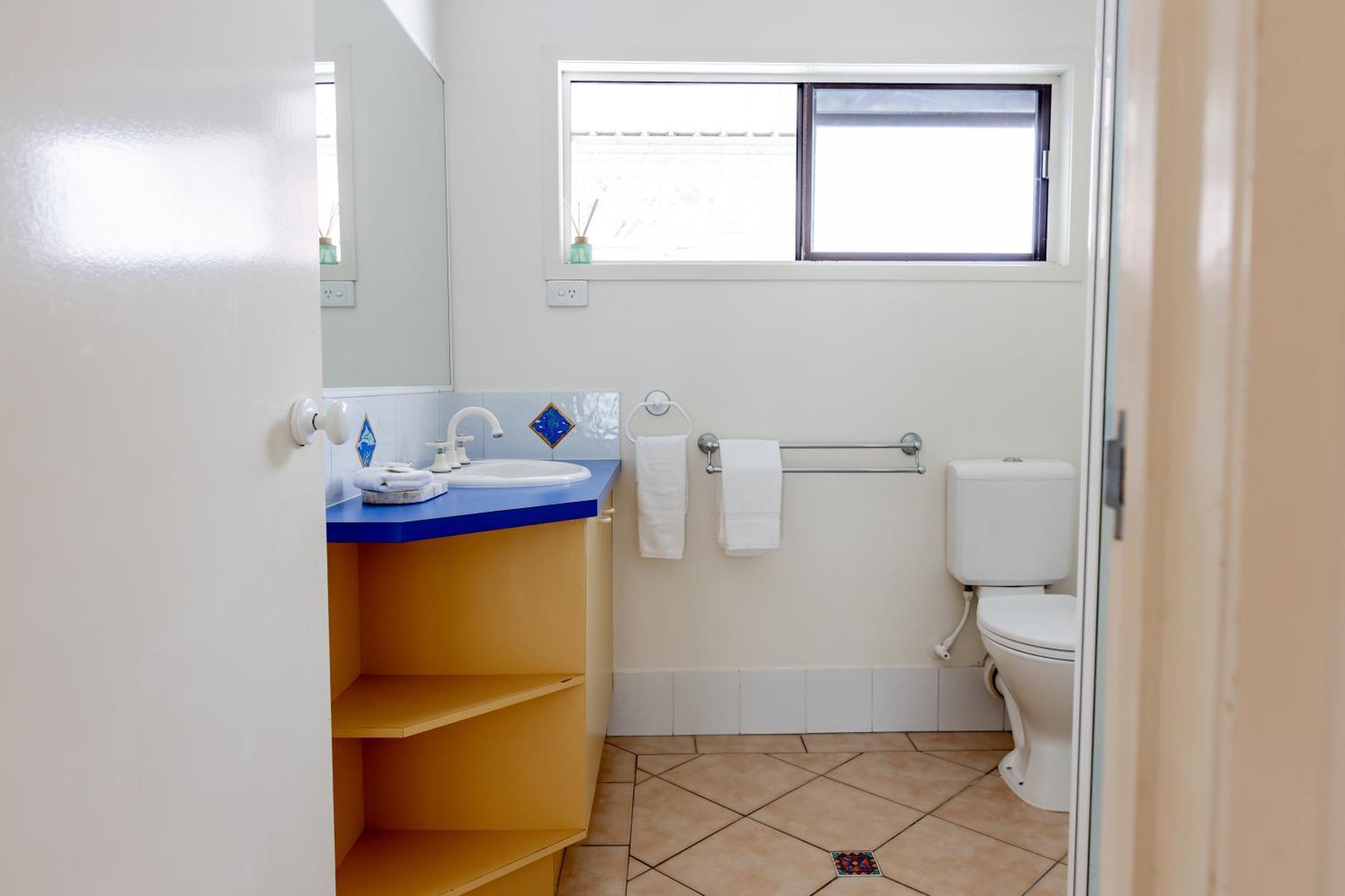 Apartment Cute Little Cove Gem…walking Distance To Beach! *