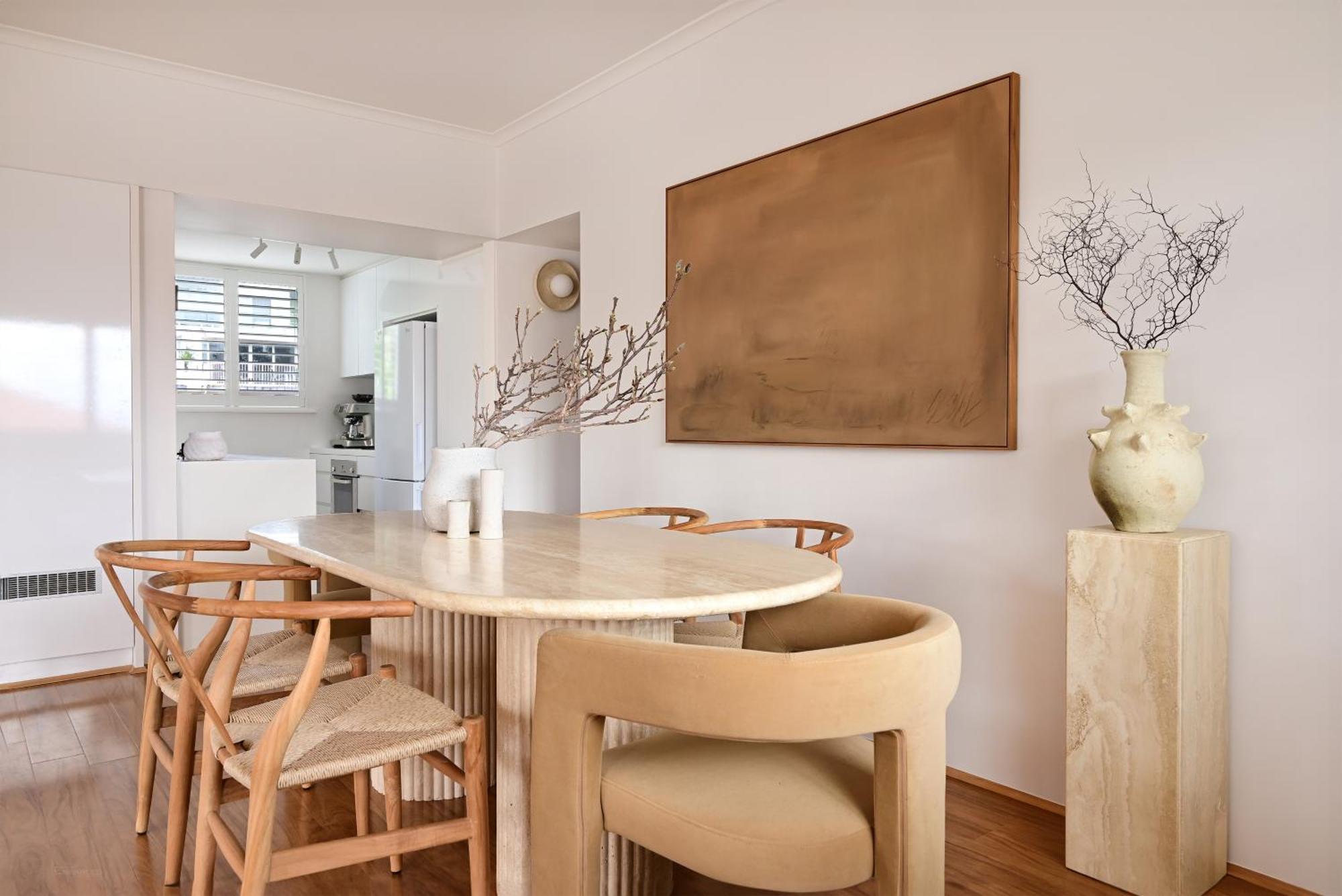 International 147 Apartment *