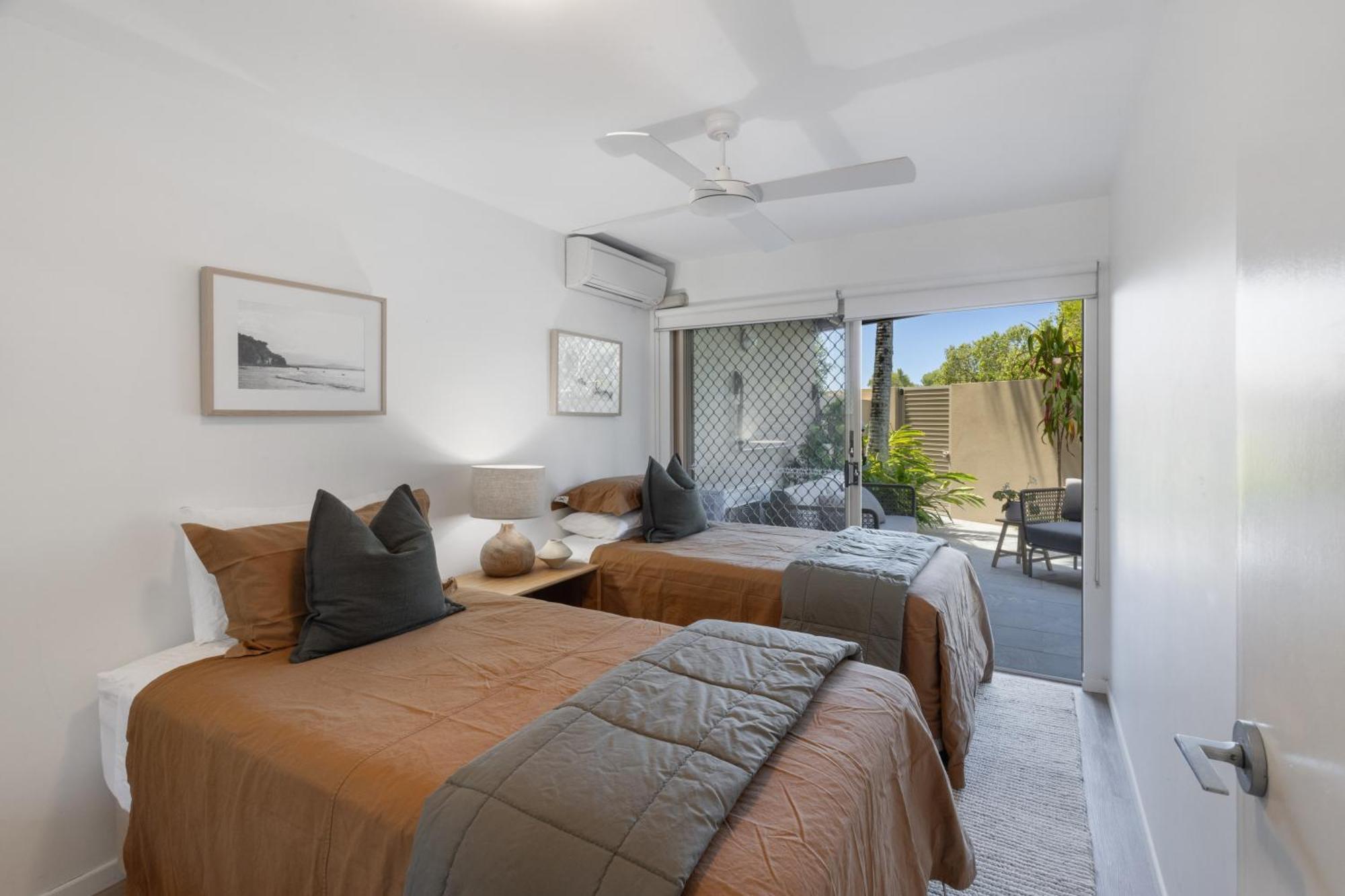 Riverfront Luxury, Poolside, Near Hastings *