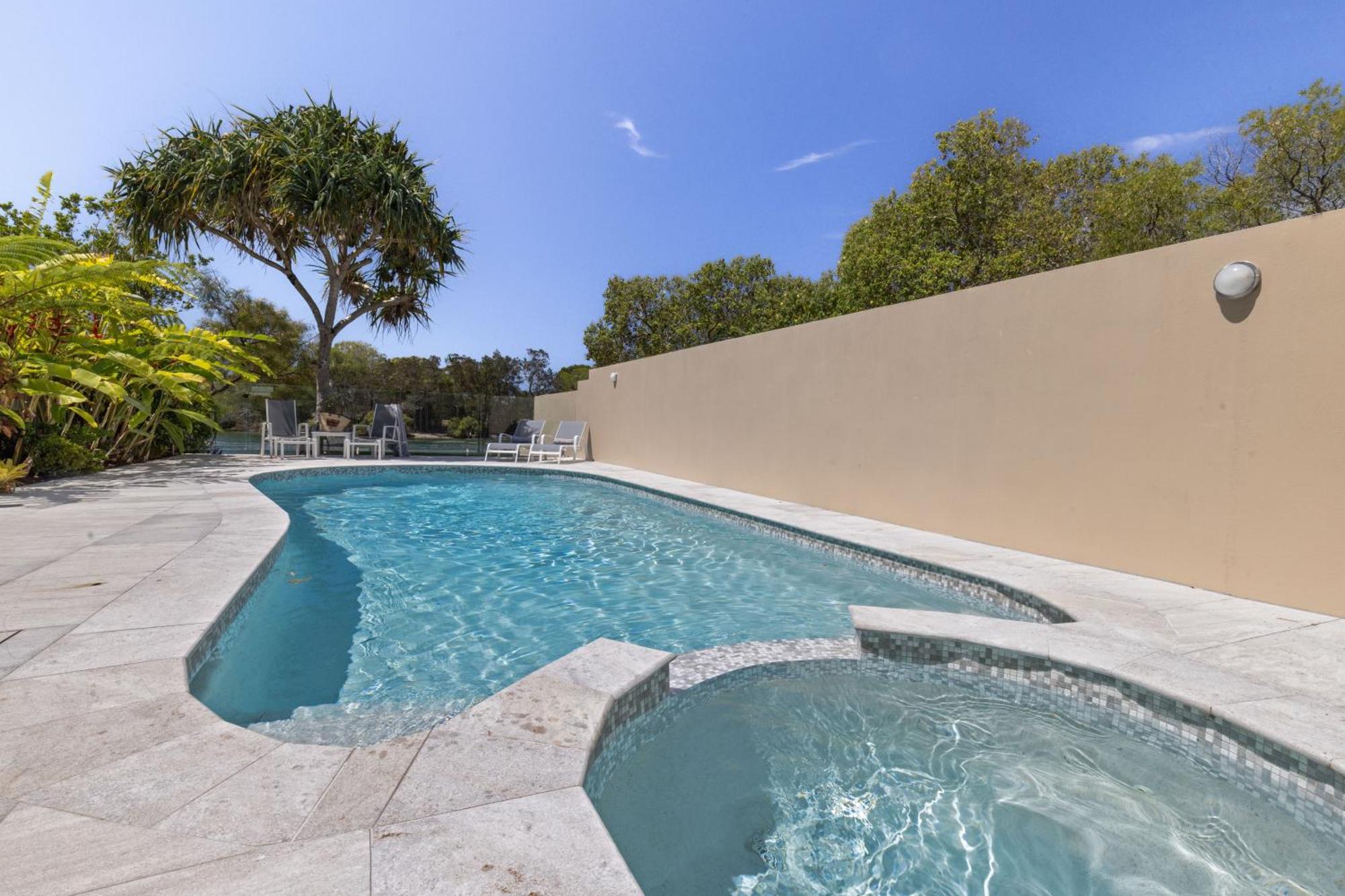 Riverfront Luxury, Poolside, Near Hastings Noosa Heads