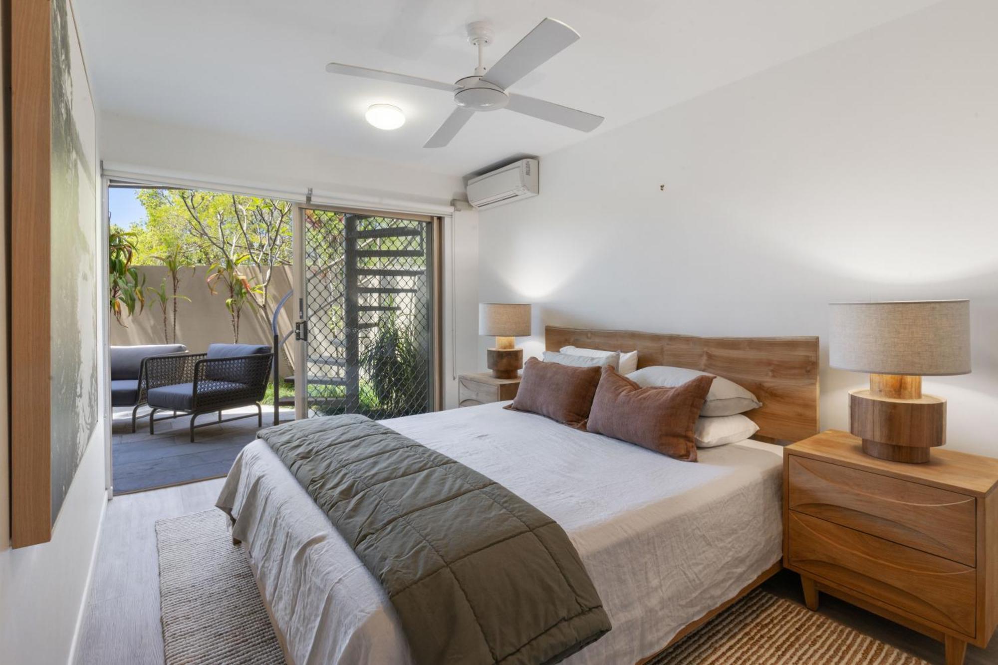 Apartment Riverfront Luxury, Poolside, Near Hastings *