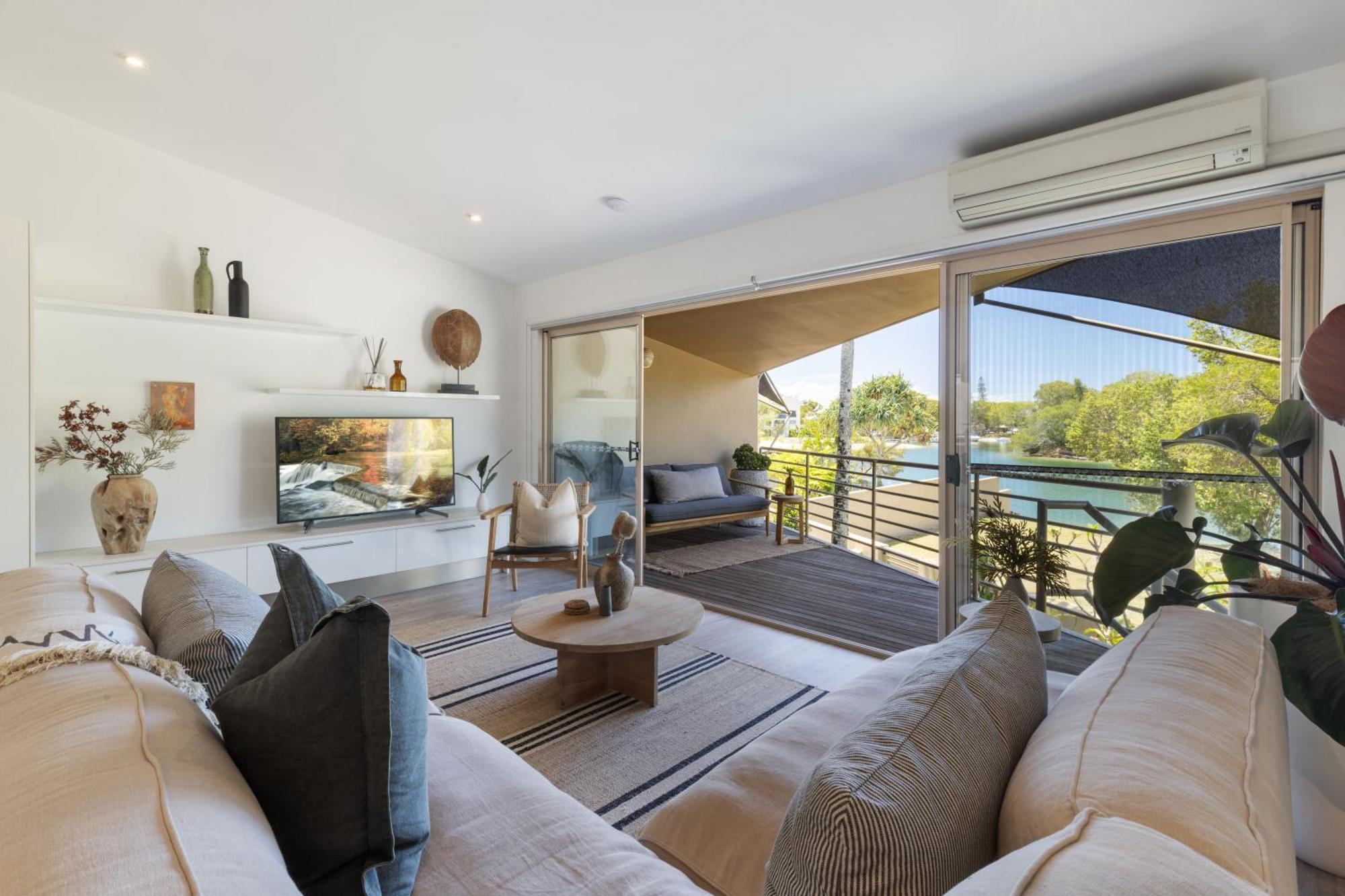 Riverfront Luxury, Poolside, Near Hastings Apartment Noosa Heads