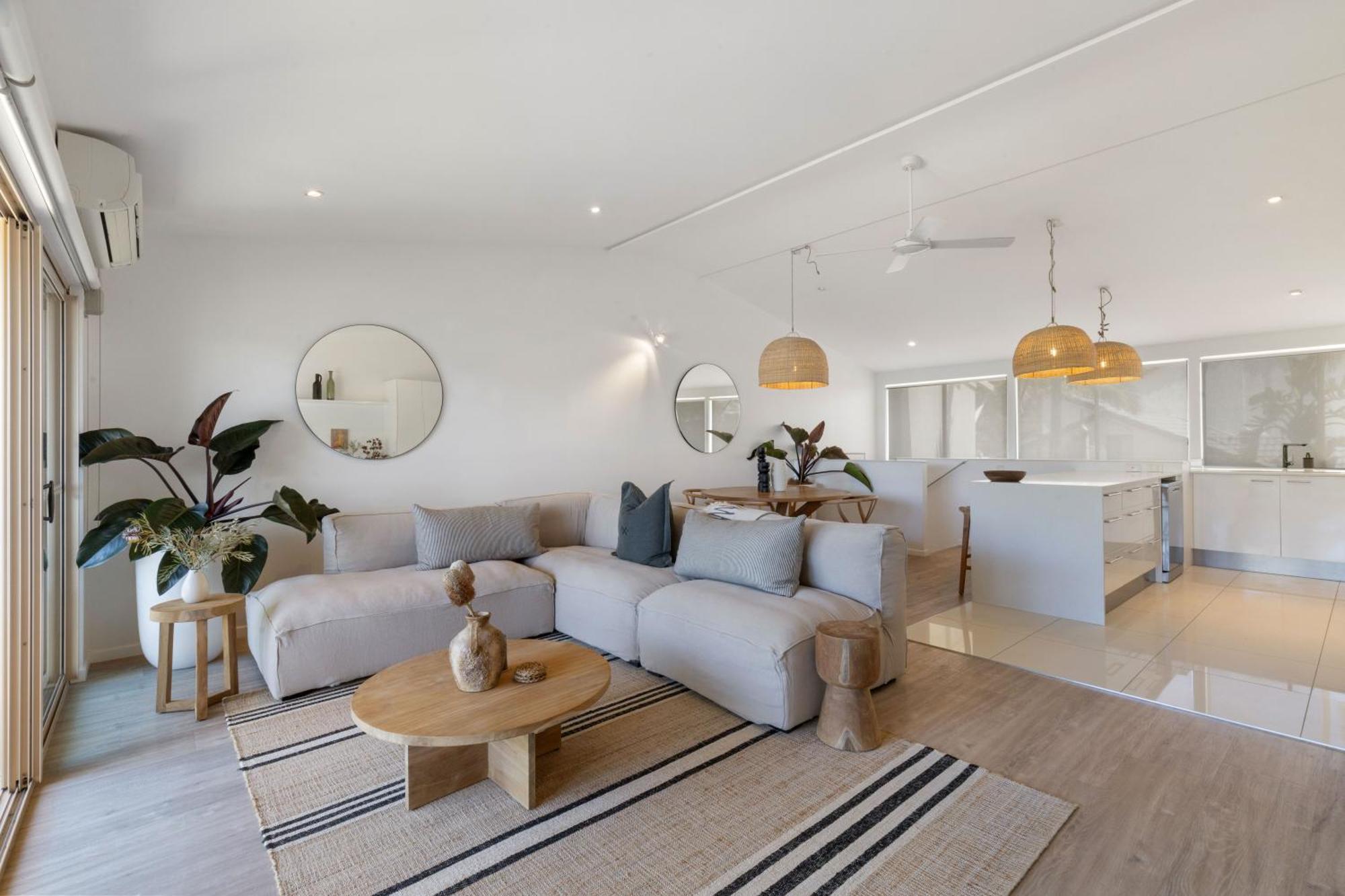 Riverfront Luxury, Poolside, Near Hastings * Noosa Heads