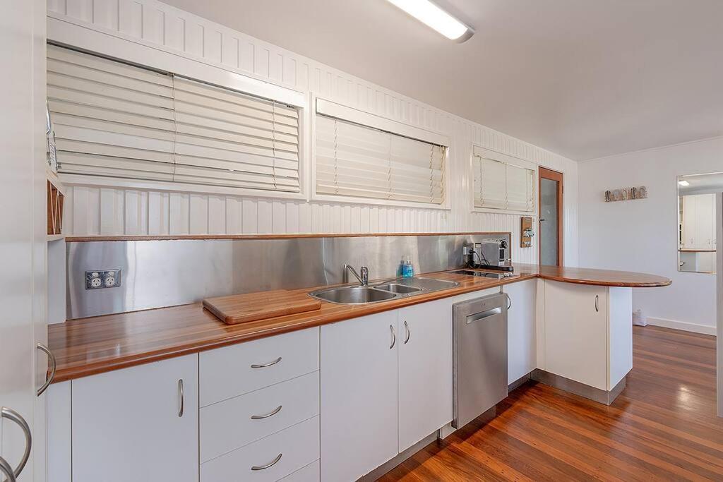 Serenity By The Sea 2-bd Ocean Glimpse, 200m Apartment Noosa Heads