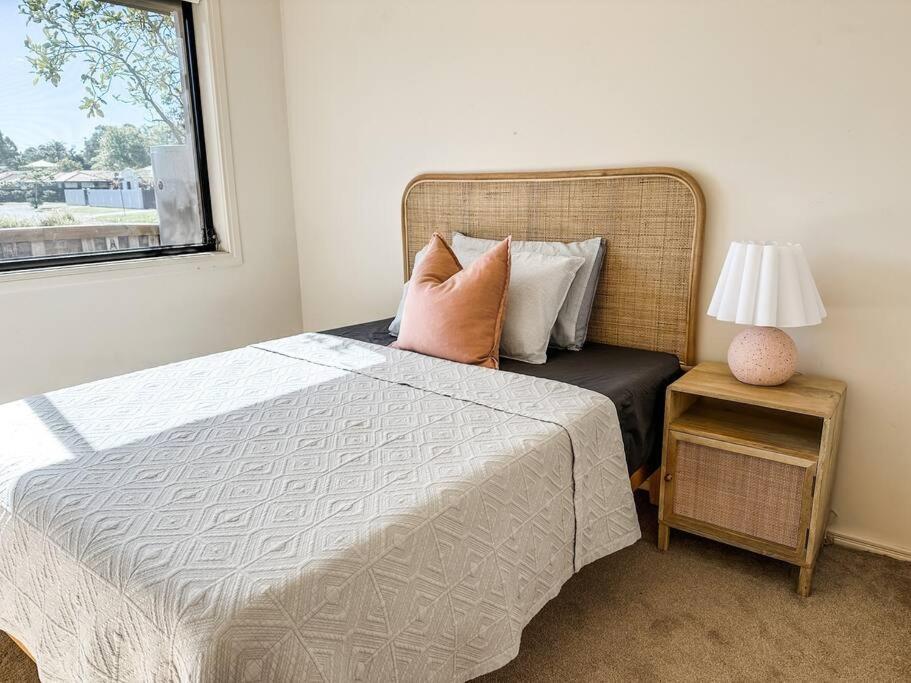 Holiday home Bright And Spacious Noosa Pad With Pool *