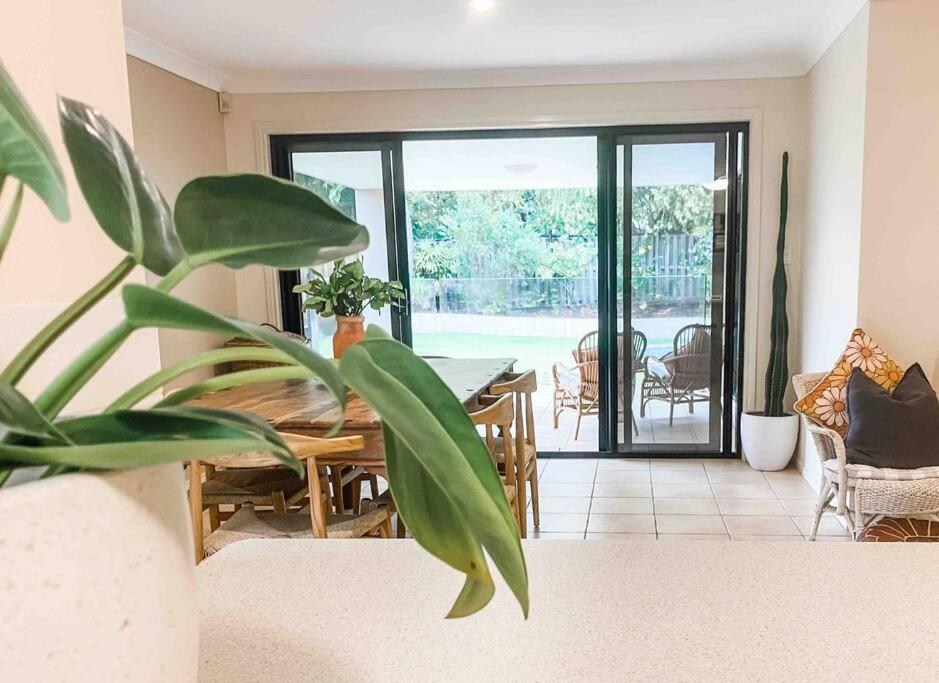 Holiday home Bright And Spacious Noosa Pad With Pool Noosaville