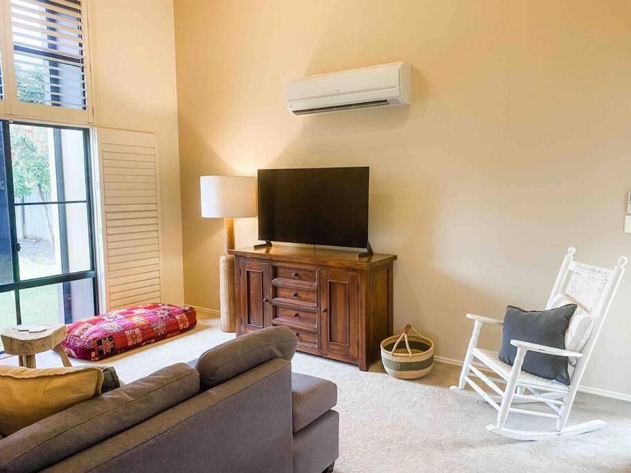 Bright And Spacious Noosa Pad With Pool * Noosaville