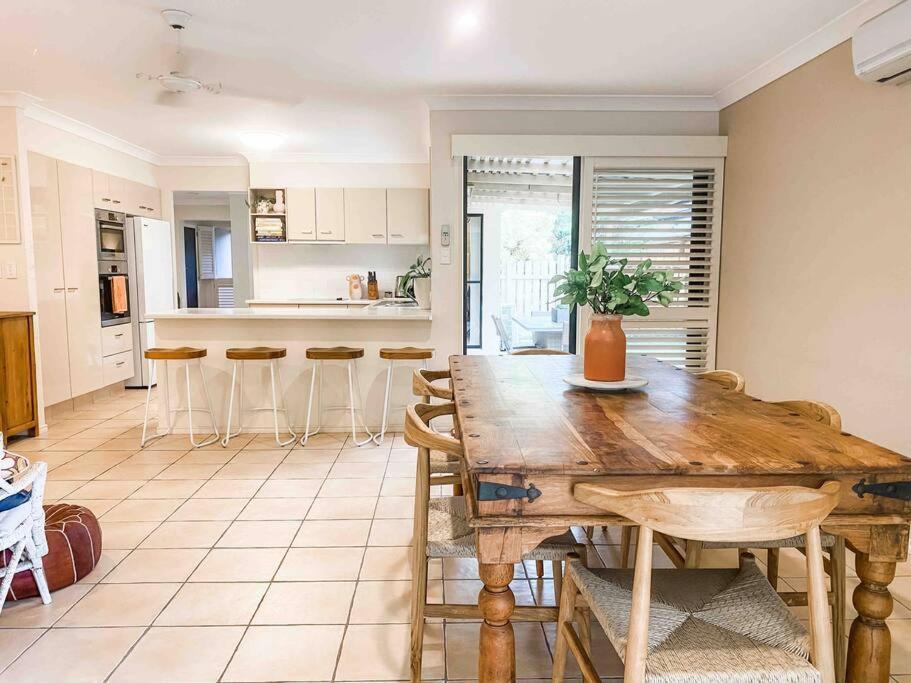 Bright And Spacious Noosa Pad With Pool Holiday home
