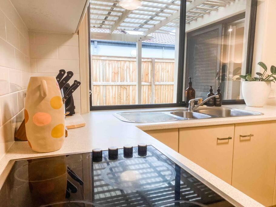 Bright And Spacious Noosa Pad With Pool *