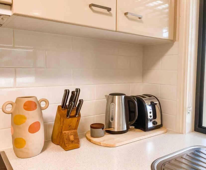 Holiday home Bright And Spacious Noosa Pad With Pool Noosaville