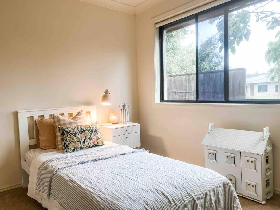 Holiday home Bright And Spacious Noosa Pad With Pool