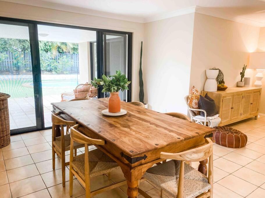 Bright And Spacious Noosa Pad With Pool Holiday home *