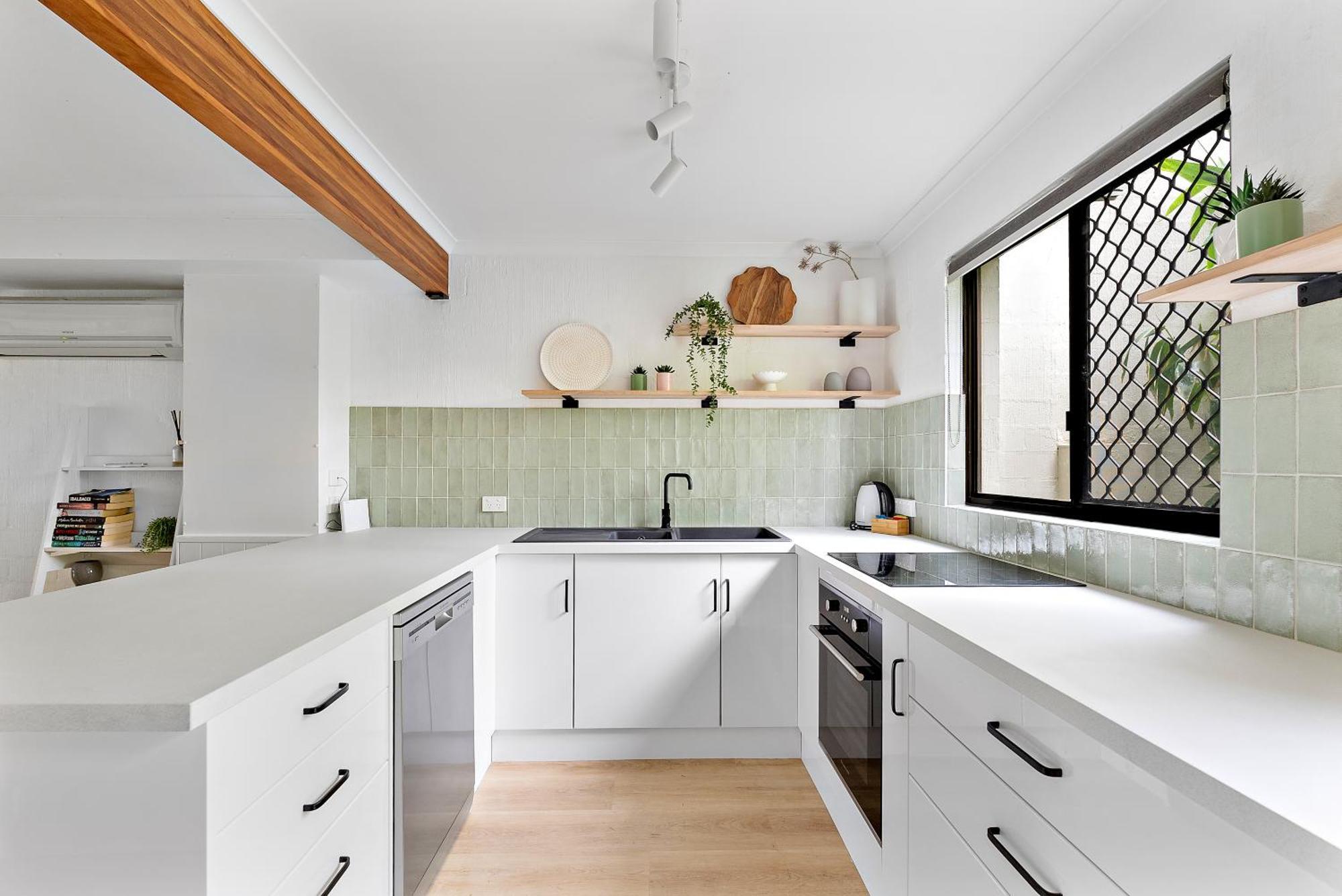 Apartment Stylish Townhouse, Private Courtyard Walk To
