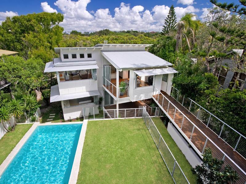 Designer Haven, Pool, Walk To Beach *
