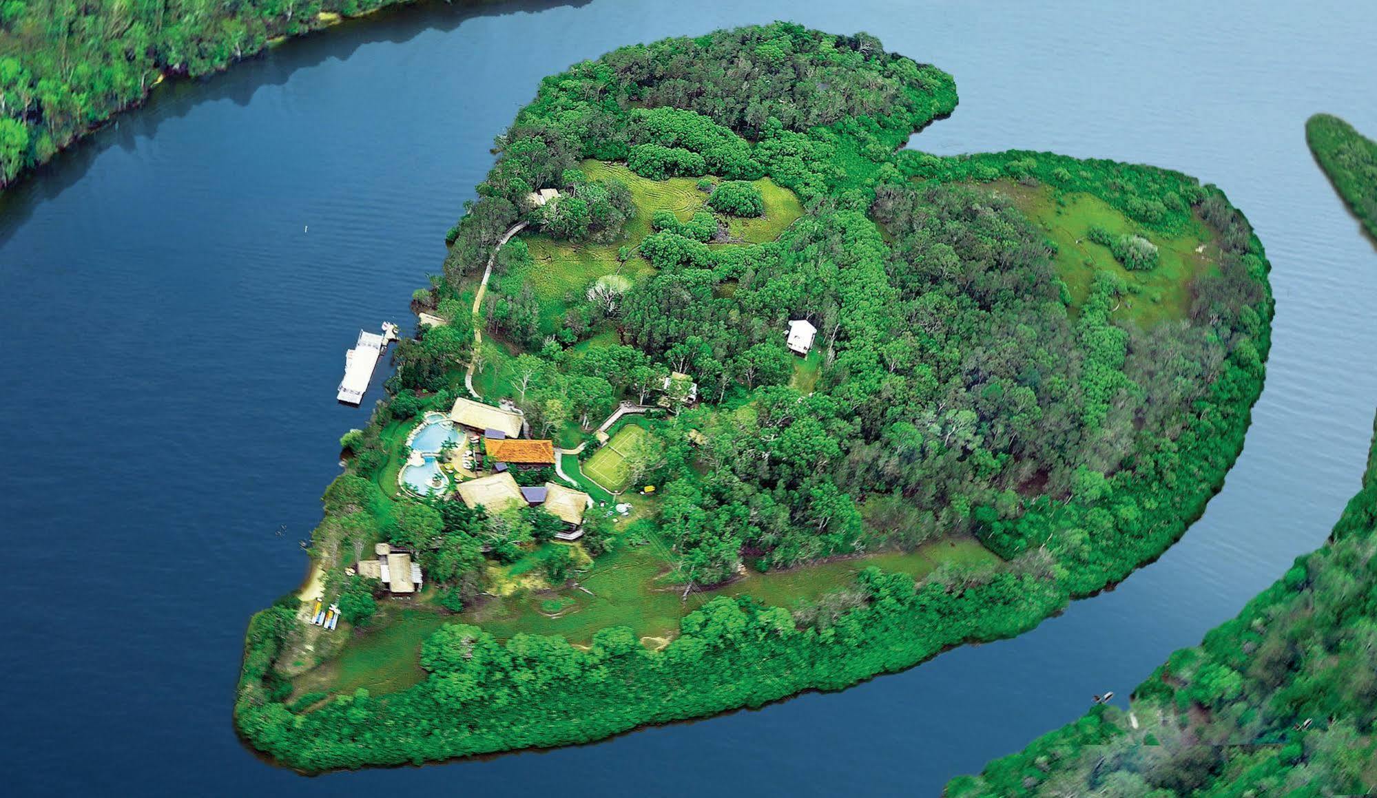 Makepeace Island 5*